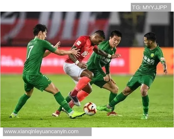 登博思与阿尔梅勒比赛因故延迟引发球迷热议与期待 登博思与阿尔梅勒比赛因故延迟引发球迷热议与期待